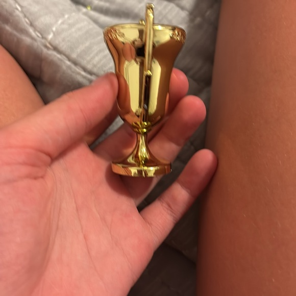 I am selling a well earned trophy - Picture 3 of 4